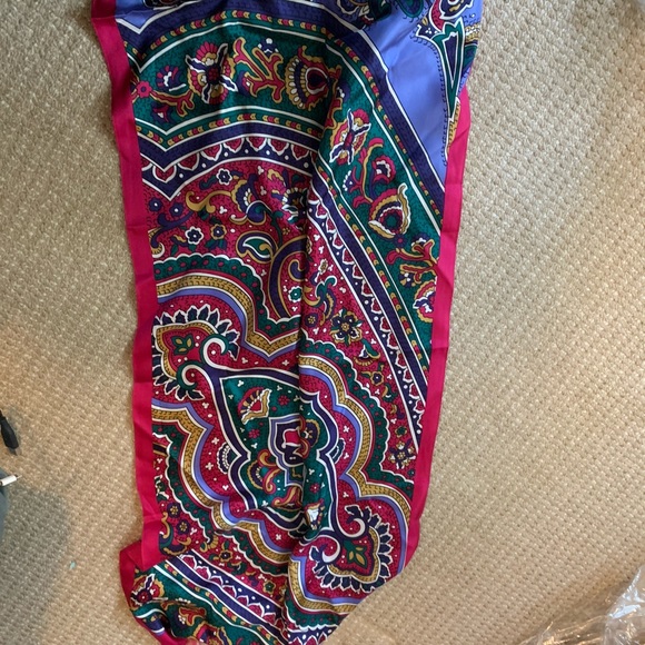 100% silk scarf- NWT - Picture 3 of 4